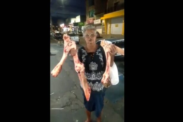 Idosa manda Bolsonaro pro inferno, pede volta de Lula e mostra ossos doados de açougue; veja vídeo