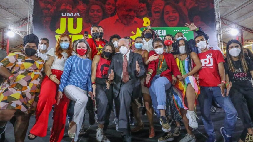 Lula usa vídeos didáticos e bem humorados no Tik Tok para atrair eleitores jovens