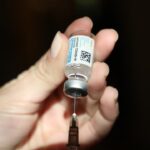 Twitter derruba conta de médica antivacina que integra grupo negacionista