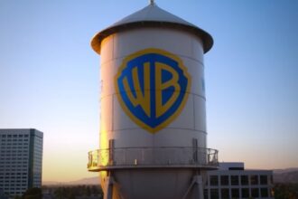 Warner Bros. Discovery estuda fusão com a Paramount, diz site