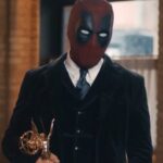 Ryan Reynolds encarna Deadpool ao receber prêmio do Emmy
